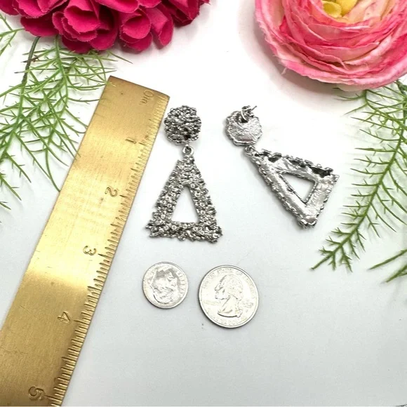 NEW⚜️Abstract Geometric Textured Hoop Earrings - Picture 4 of 4